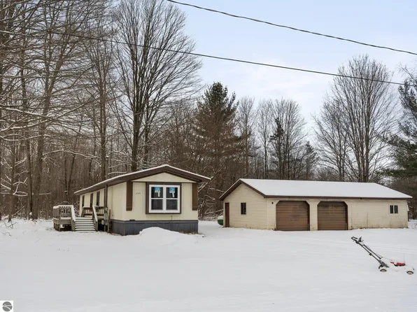 123 Chippewa Trl, Buckley, MI 49620