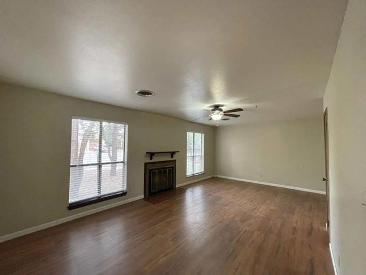 1013 Plaza Del Sol — Photo 3