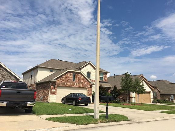 3rd image of 605 Dunlavy Ln