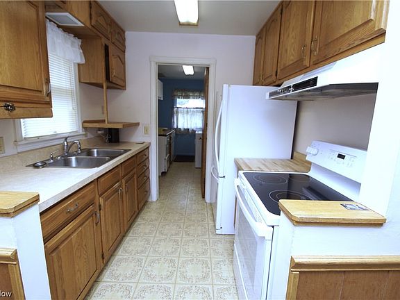 2nd image of 15716 Barbara Ave