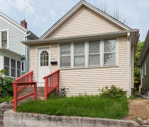 3rd image of 917 Desoto St