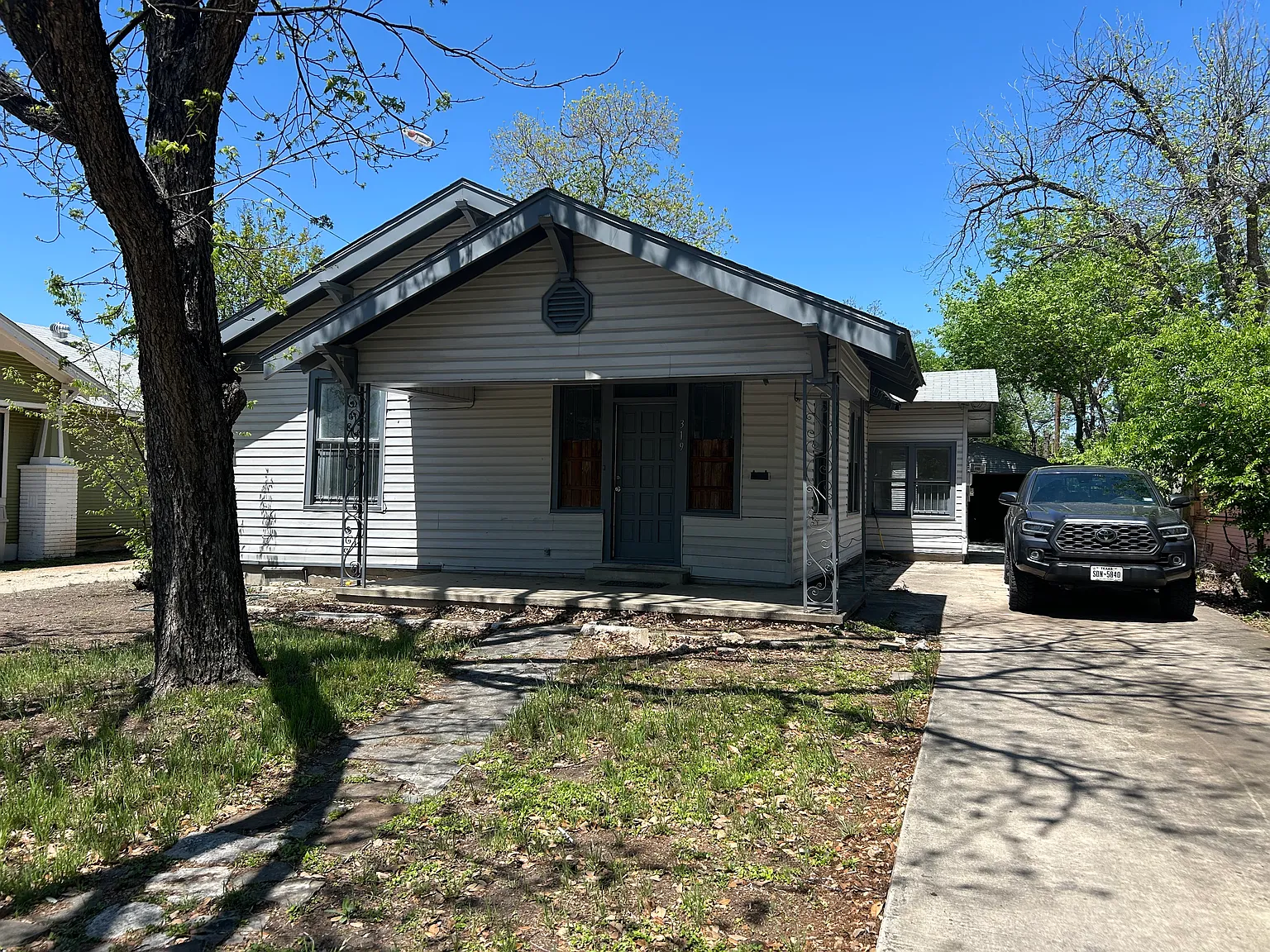 319 Kayton Ave — Photo 1