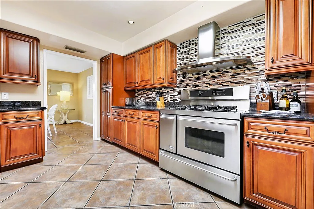 4 bed, 2766 sqft, $4,500 — Photo 4