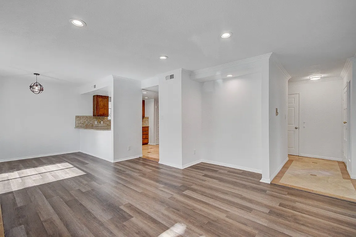 1214 S Alma St — Photo 3