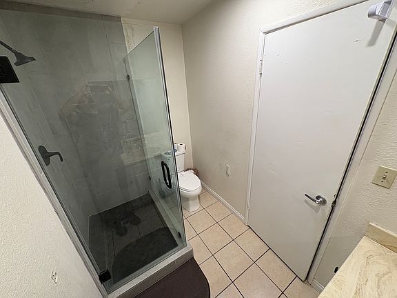 4th image of 9737 Saloma Ave