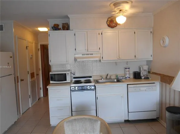 40 Folly Field Rd APT A117, Hilton Head Island, SC 29928