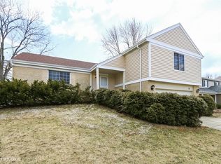 113 Midway Ln, Vernon Hills, IL