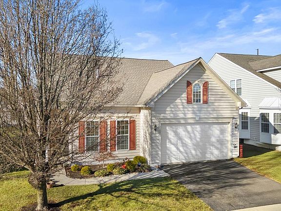3rd image of 407 Caledonia Way