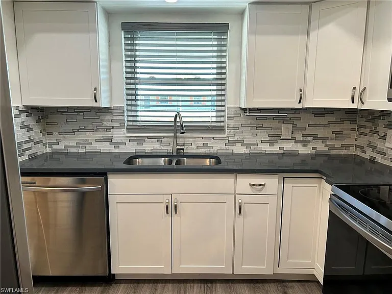 200 Valley Stream Dr #8B — Photo 5