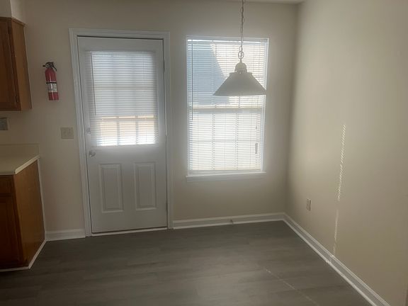 5th image of 3260 Spring Hollow Ave #3