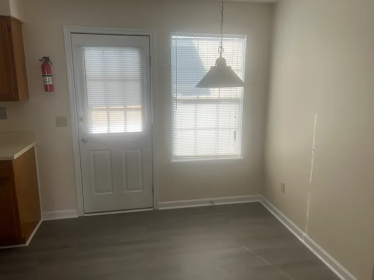 3260 Spring Hollow Ave — Photo 5