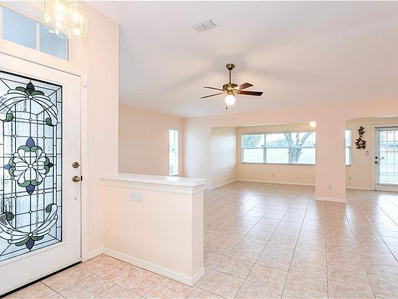 5th image of 925 Villeroy Greens Dr