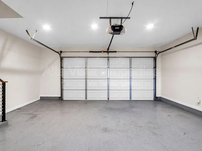 120 Green Ave — Photo 21
