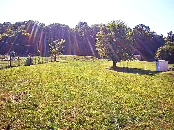 93 Pawnee Dr, Bradyville, TN 37026