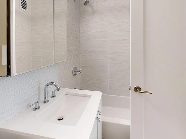 310 Greenwich St #20C — Photo 7