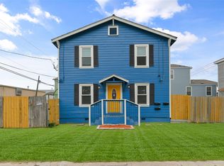 909 28th St #C, Galveston, TX 77550