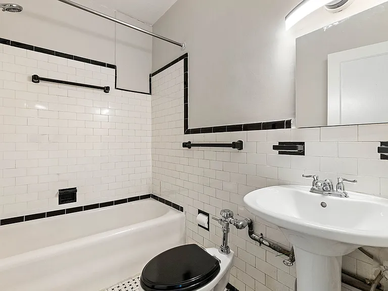 1305 N Broom St #106 — Photo 9
