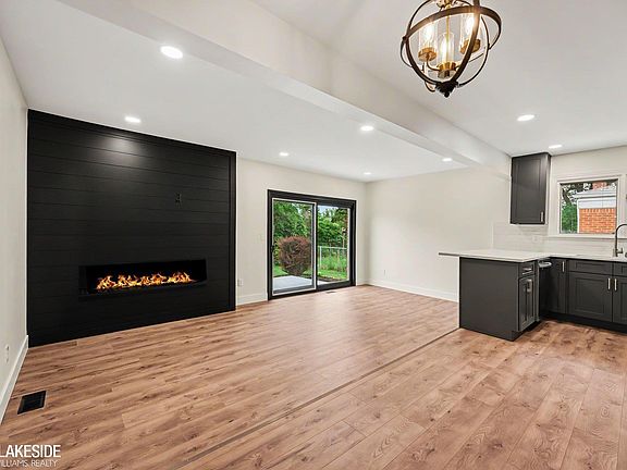 2nd image of 2837 Sherbourne Dr