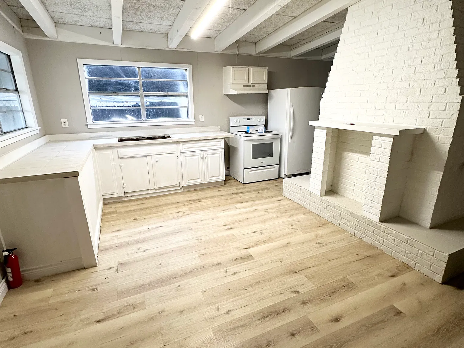 4 bed, 1.5 bath, 1670 sqft, $1,000 — Photo 2