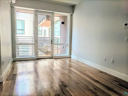 Rented by EXR | media 9