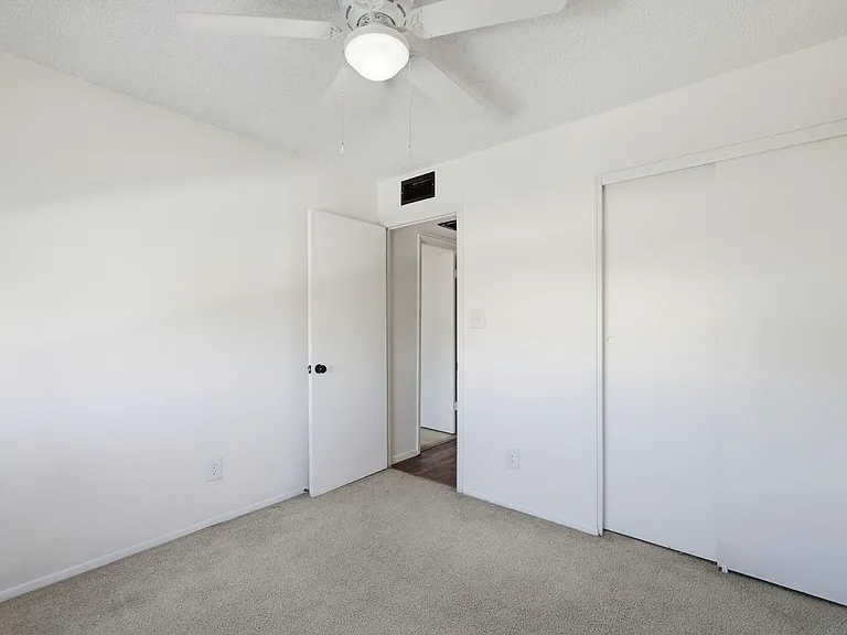 1017 E Redfield Rd — Photo 11