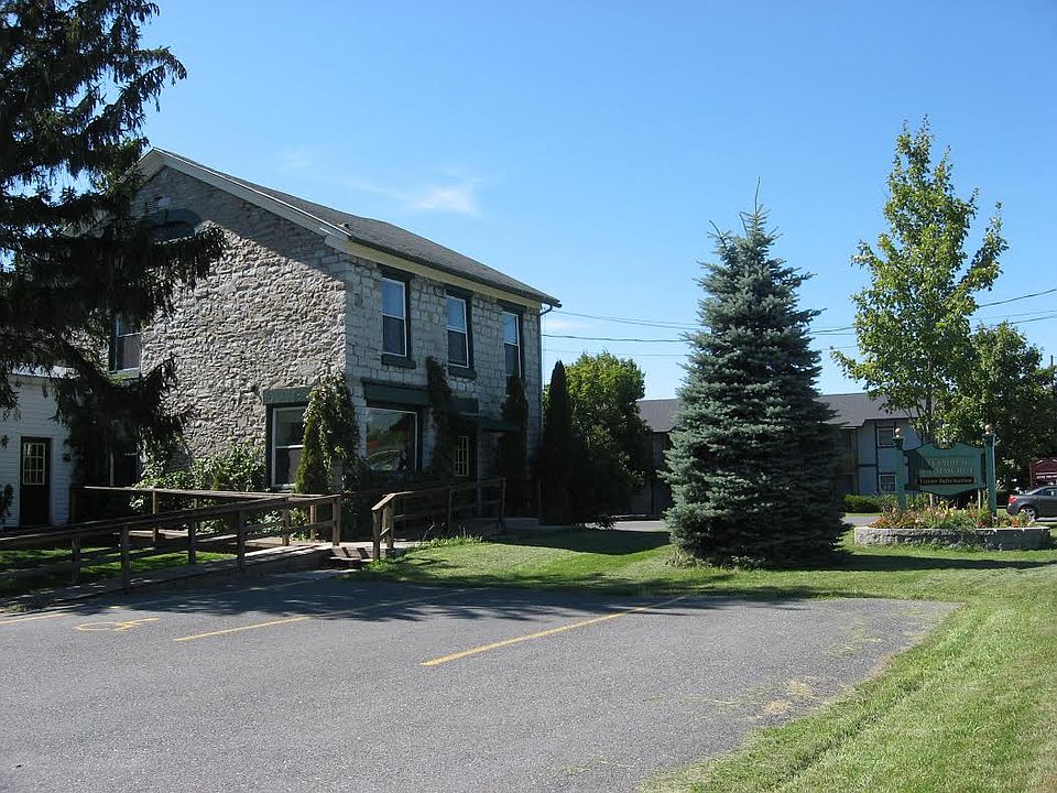 2nd image of 1241 Coffeen St