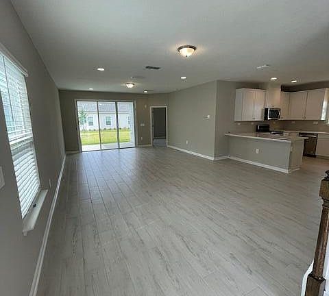 3rd image of 125 FARMFIELD Drive #143