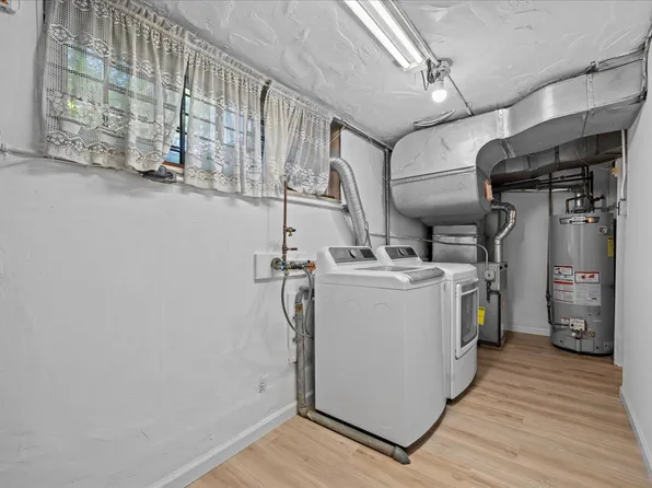 140 Van Cortlandt Park S image 25 of 37