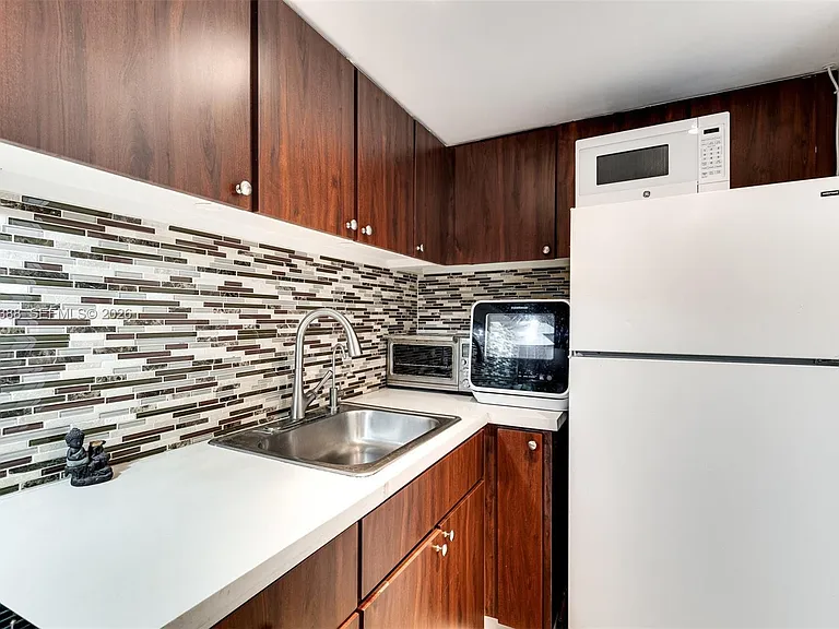 1200 West Ave #312 — Photo 8