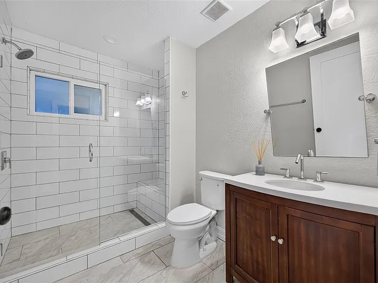 800 W Smith St — Photo 22