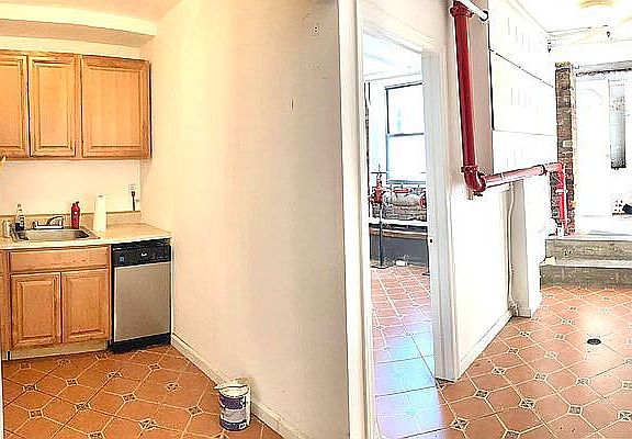 5th image of 714 Leonard St #1