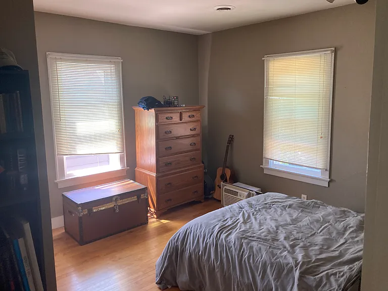 1823 E Marion St — Photo 12