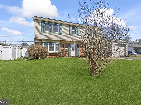 3rd image of 70 Harrington Cir