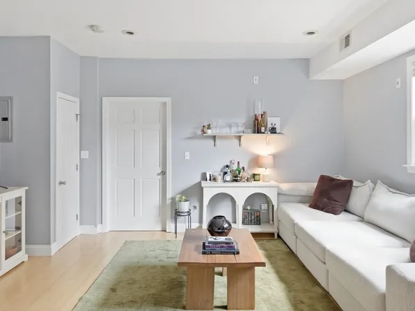 135 I St #A, South Boston, MA 02127