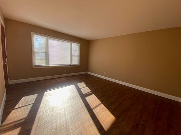 3rd image of 105 Linda Dr