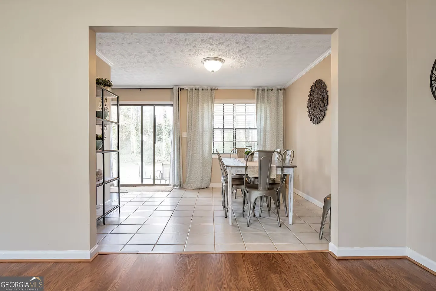 4 bed, 2.0 bath, $4,140 — Photo 3