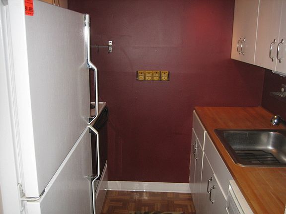 3rd image of 100 Connetquot Ave APT 2
