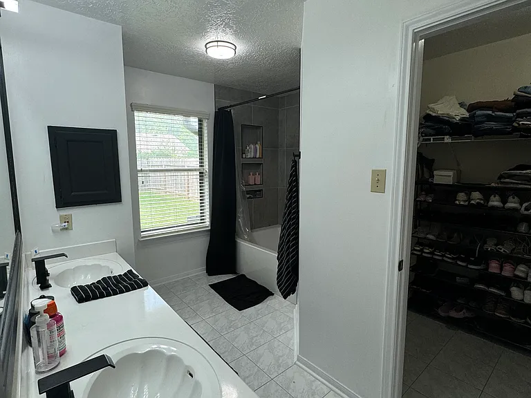 1219 Lynn Ln — Photo 14