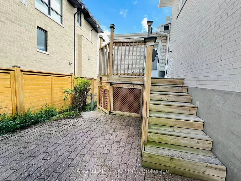 10 Greenyards Dr — Photo 35