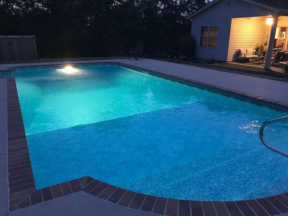 8’ deep salt water pool