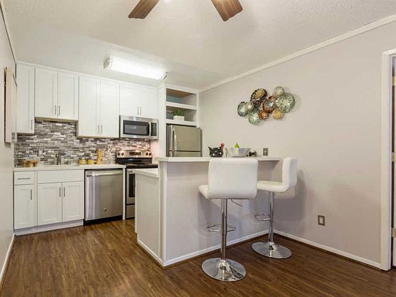 3rd image of 407 Piccadilly Pl APT 9