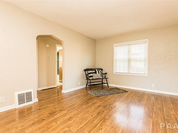 4th image of 4919 N Clarendon Pl