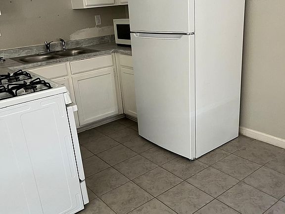 4th image of 129 C St #C