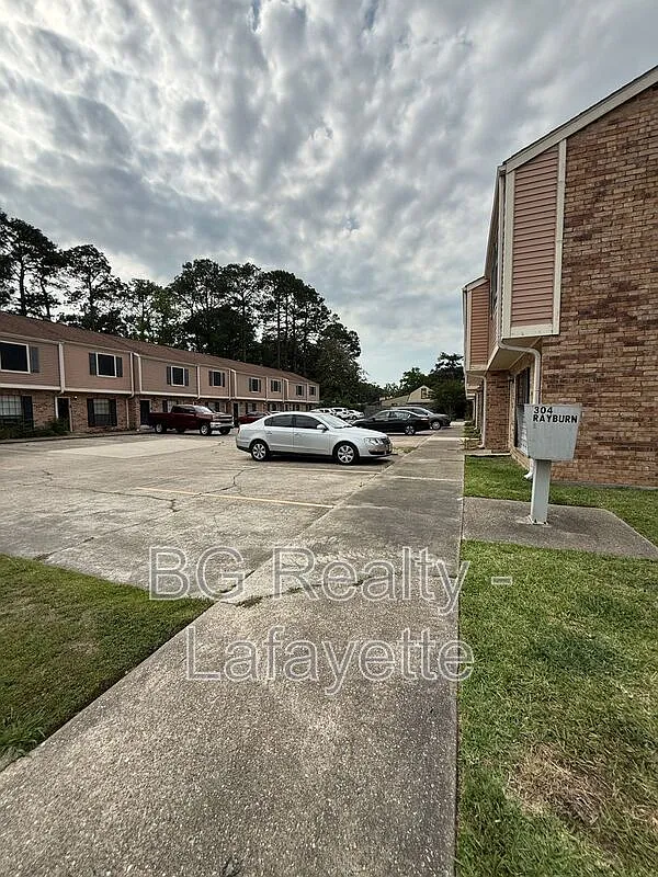 2 bed, 1.5 bath, 1050 sqft, $1,250 — Photo 1