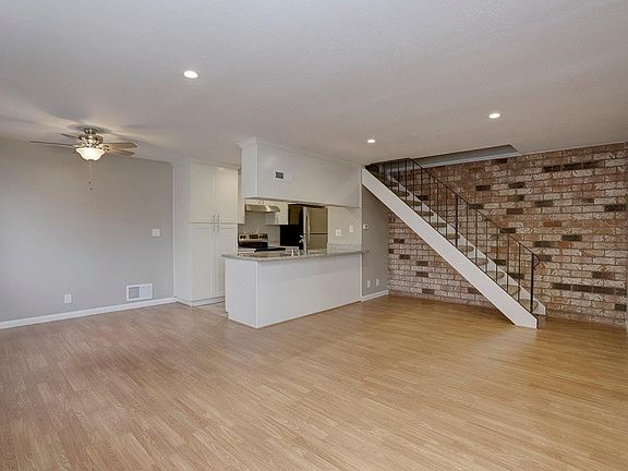 3rd image of 5521 Spinnaker Dr APT 2