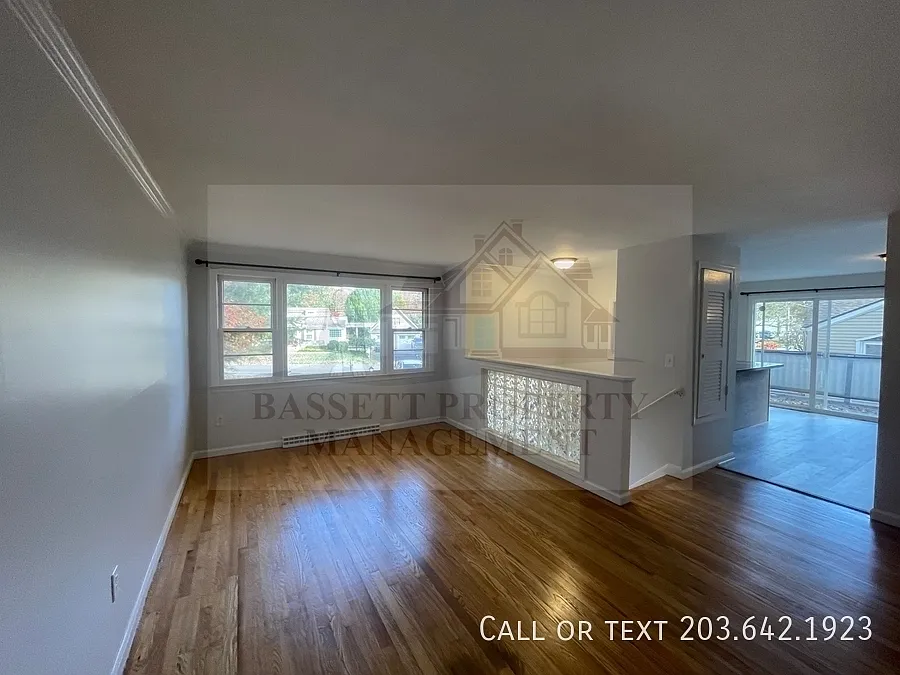 Bright & Spacious North Haven Rental Close to Everything — Photo 3