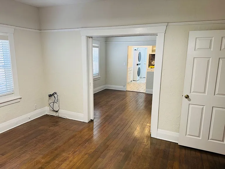 851 Pine Ave — Photo 9