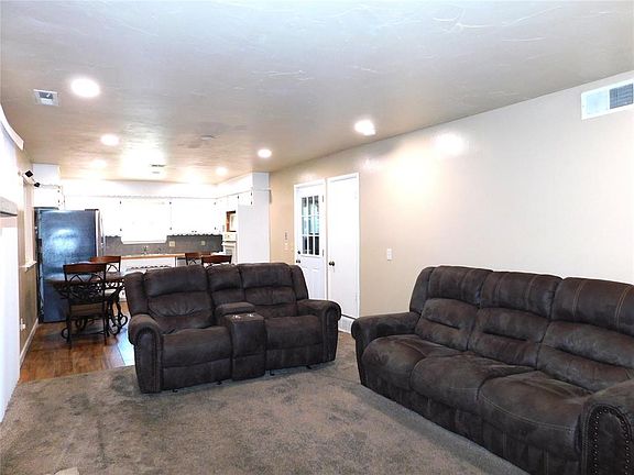 5th image of 208 Kelly Dr