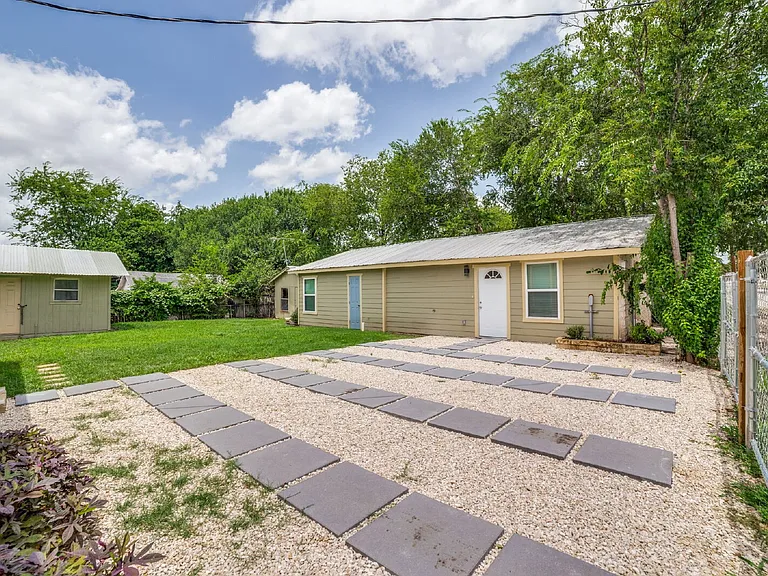 703 W Rosewood Ave — Photo 19