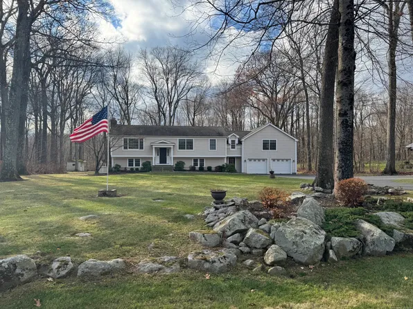 92 Flat Rock Drive, Ridgefield, CT 06877
